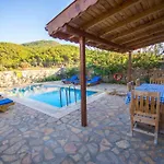 Villa Havuzu Korunakli Jakuzili