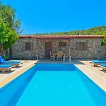 Villa Havuzu Korunakli Jakuzili