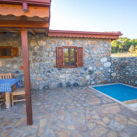 Havuzu Korunakli Jakuzili Kinali (Aegean)