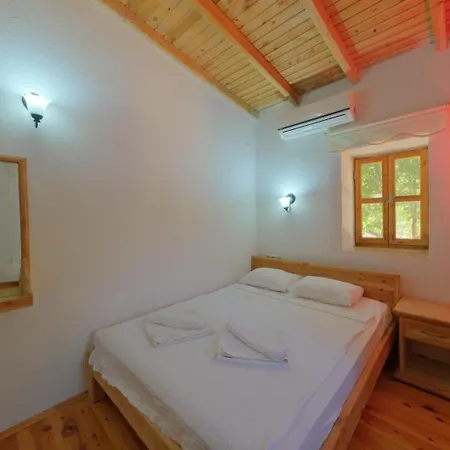 Havuzu Korunakli Jakuzili Kinali (Aegean)
