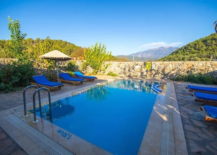 Havuzu Korunakli Jakuzili * Kinali (Aegean)